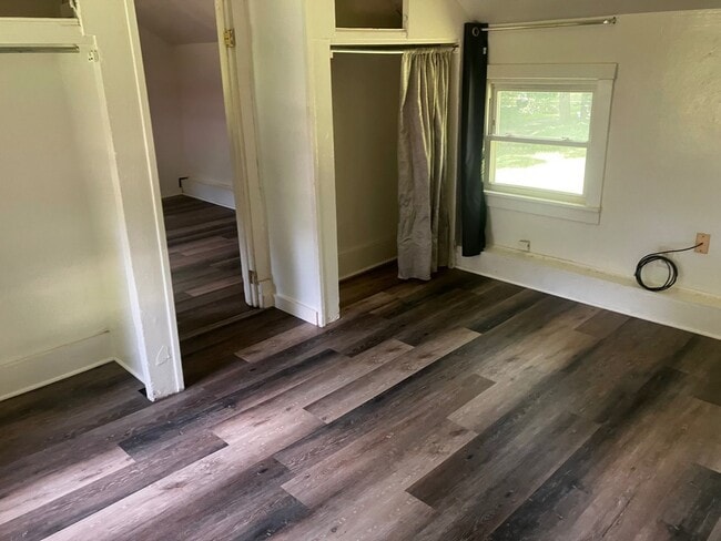 Building Photo - Quiet 1 Bedroom Country Cottage in Rural S...