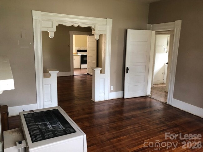 Building Photo - 656 E Sharpe St