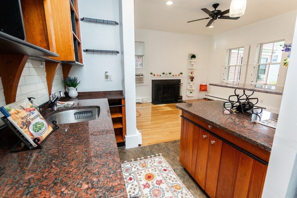 Building Photo - 69 Walker St