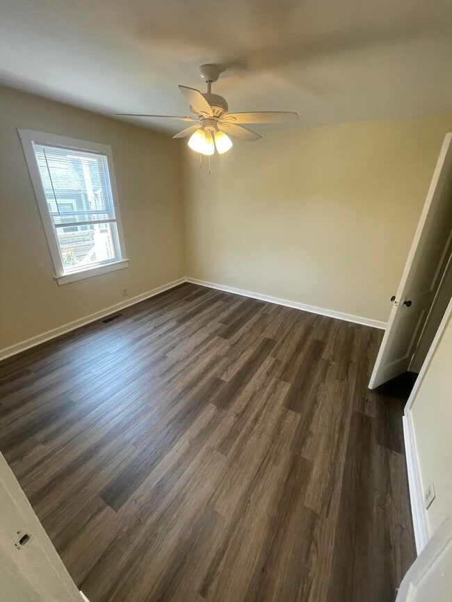 Building Photo - 1BD 1BA Duplex
