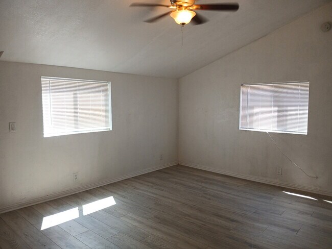 Building Photo - 2555 E Fort Lowell Rd