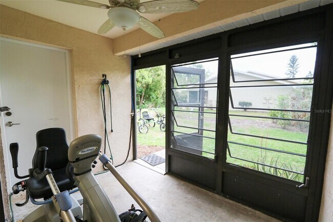 Building Photo - 323 Knottwood Ct