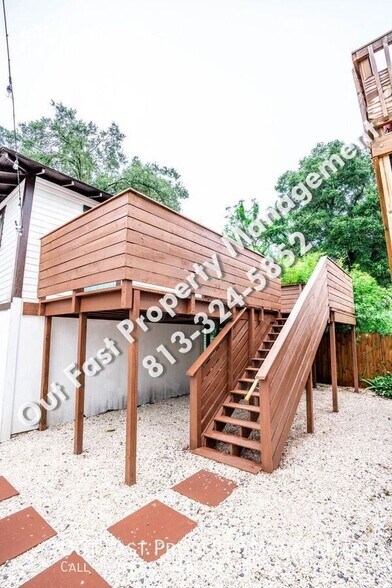 Building Photo - 405 E Jean St