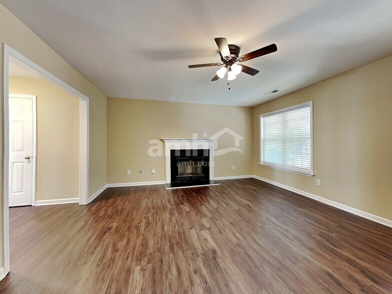 Building Photo - 1621 Harper Spring Dr