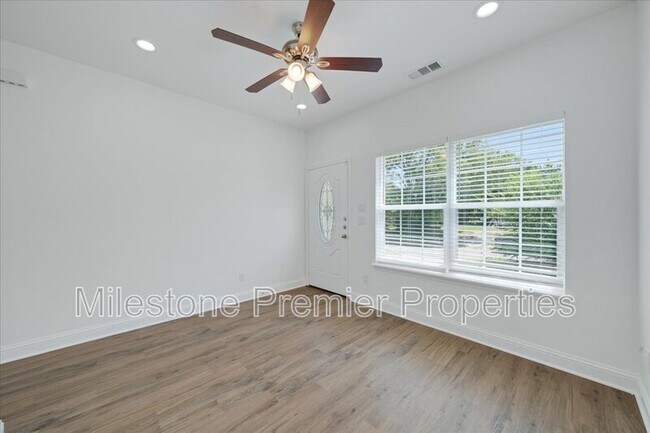 Building Photo - 3308 Moulton St