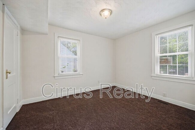 Building Photo - 428 Melville Rd