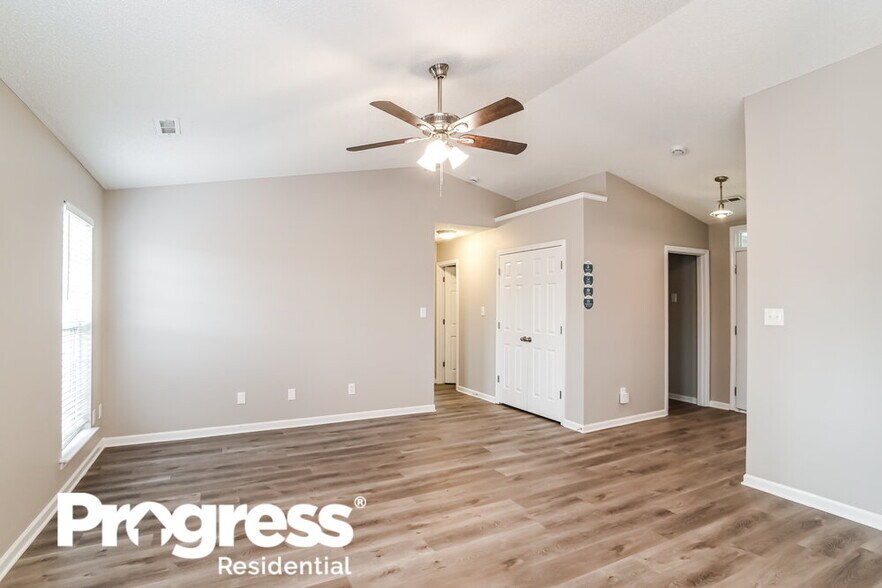 Building Photo - 5720 Shining Oak Ln