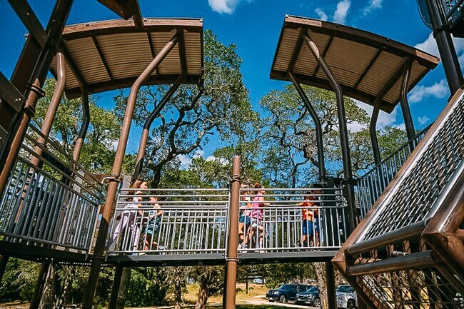 Building Photo - 3036 SF Home - 6 BR/3 BA with THREE-CAR GARAGE - BULVERDE!!!