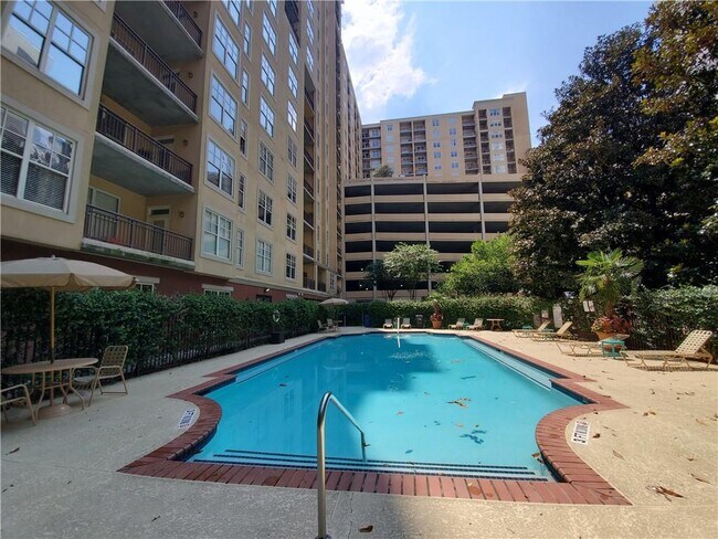 Building Photo - 1101 Juniper St NE