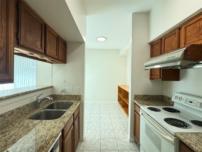 Building Photo - 6500 Harbor Town Dr