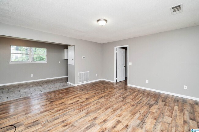 Building Photo - 133 Persimmon St