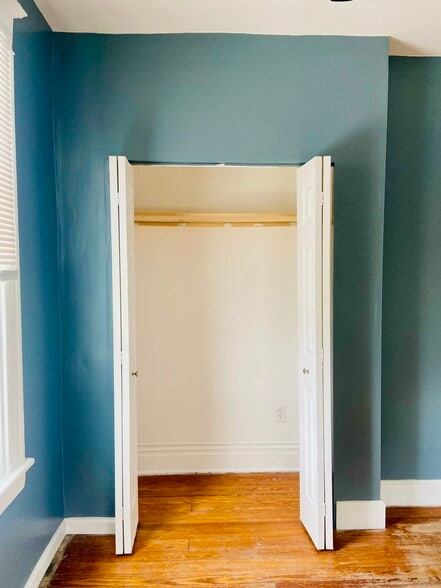 Closet - 2915 Griffin Avenue