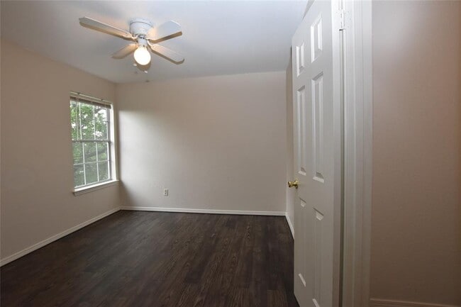 Building Photo - 921 Sagewood Trail