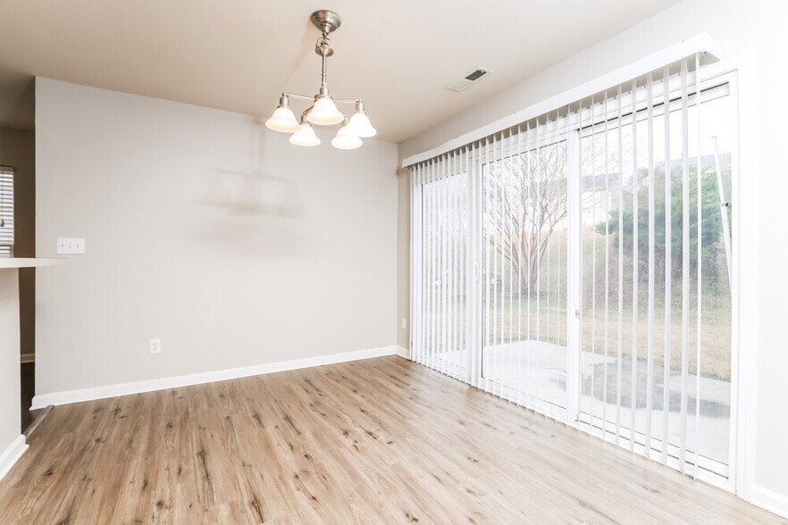 Building Photo - 2043 Swimming Hole Cir