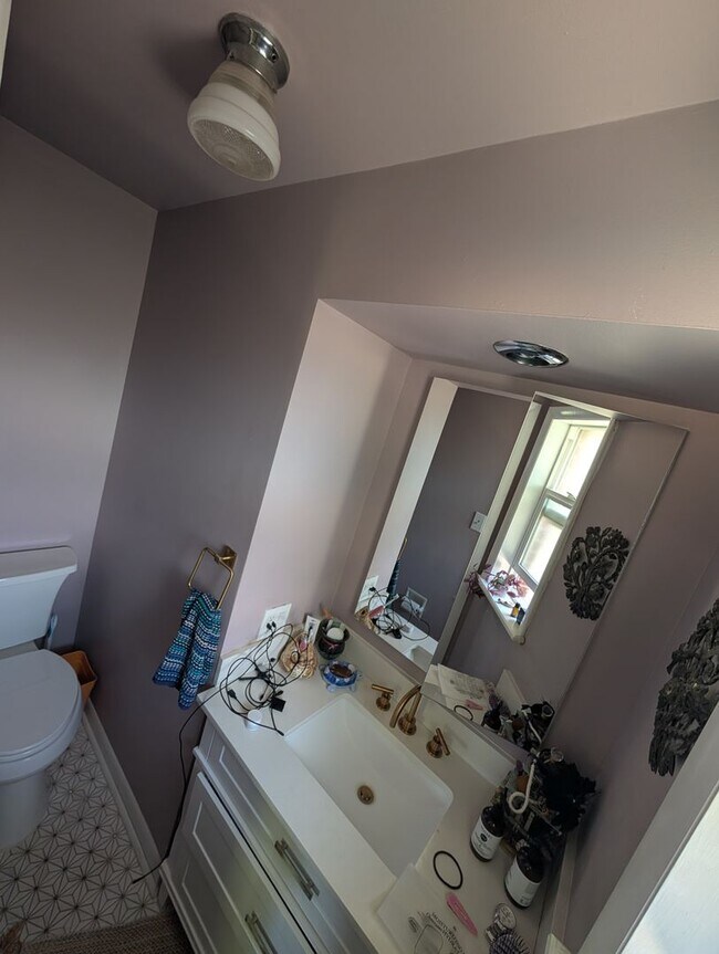 Building Photo - Freshly painted 4 bed 2.5 bath home for rent in Broomfield