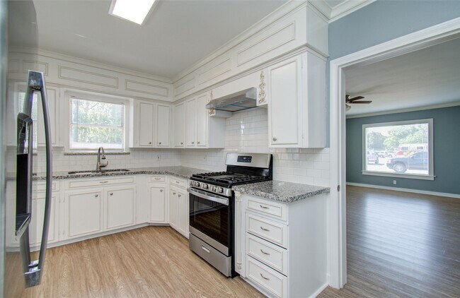 Building Photo - 1108 Kern St