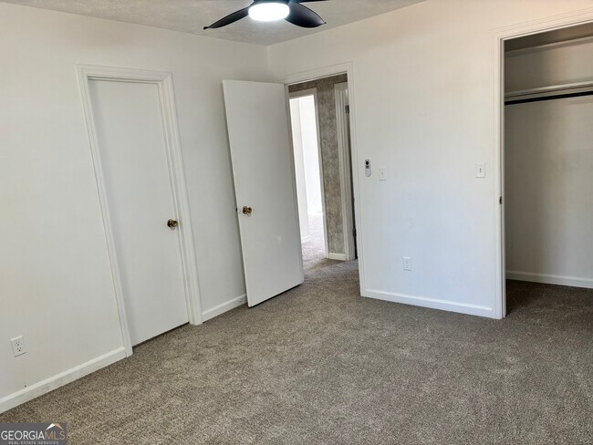 Building Photo - 223 Griffin Park Rd