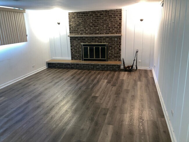 Building Photo - 324 W Weathersfield Way