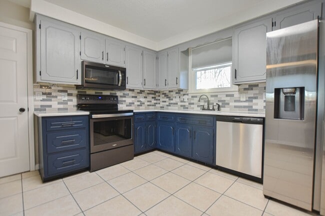 Building Photo - 414 Sango Rd
