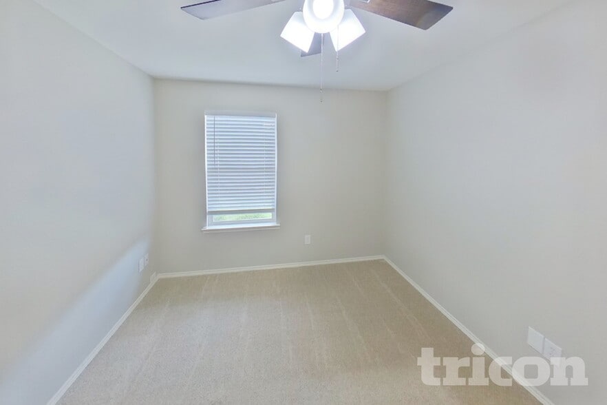 Building Photo - 716 Sequoia Dr