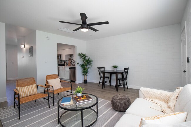 Building Photo - Oakdale Townhome Apartments