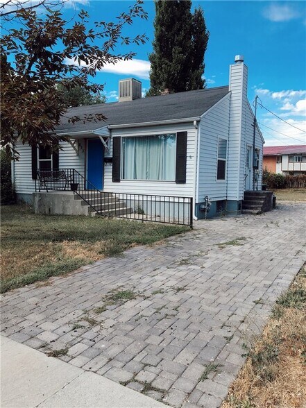 Building Photo - 855 400 S