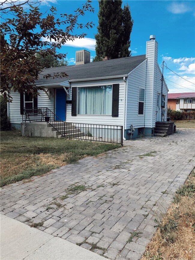 Building Photo - 855 400 S