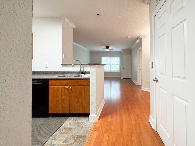 Building Photo - The Grande Downtown - Spacious 1 Bedroom Corner Unit AVAILABLE NOW!