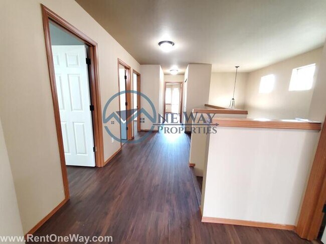 Building Photo - Amazing 3 Bed + 2 bonus rooms in Puyallup!