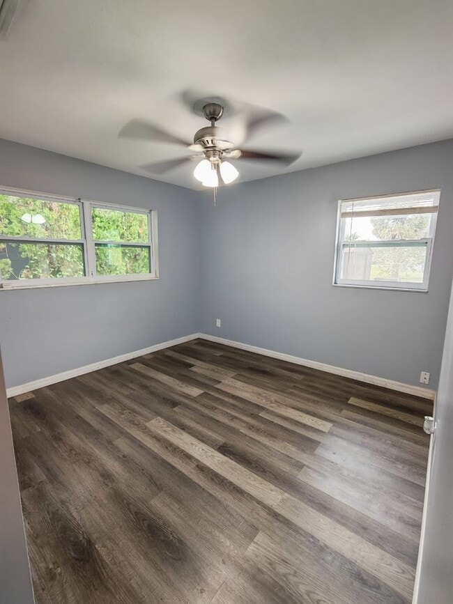 Building Photo - Charming 2-Bedroom Duplex Near Fossil Park...
