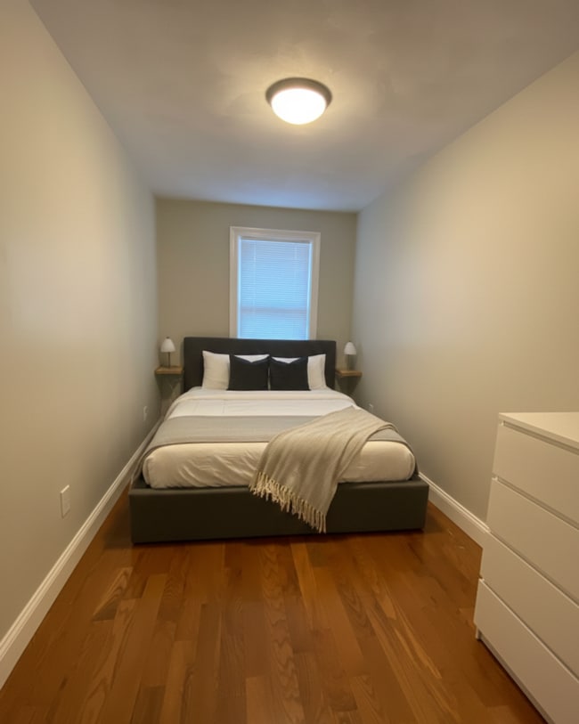 Building Photo - 12 Chel