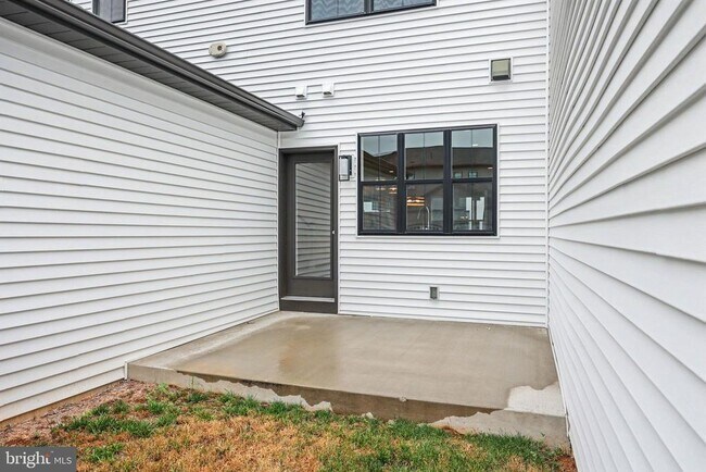 Building Photo - 104 Madison dr