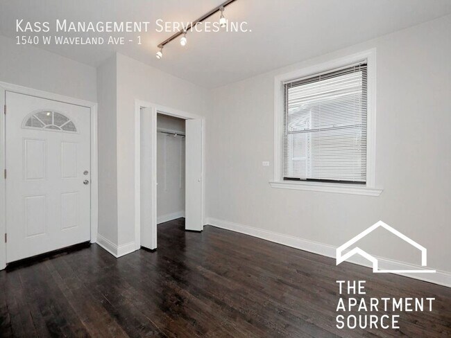 Building Photo - 1540 W Waveland Ave