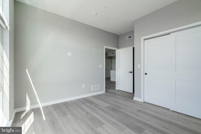 Building Photo - 2401 Washington Ave