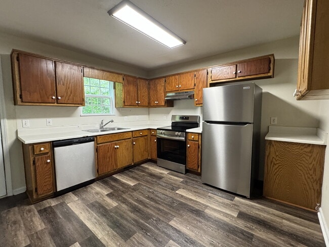 Building Photo - Spacious duplex available in Flowery Branch