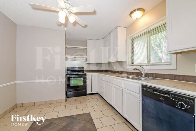 Building Photo - 5816 Lane Ave