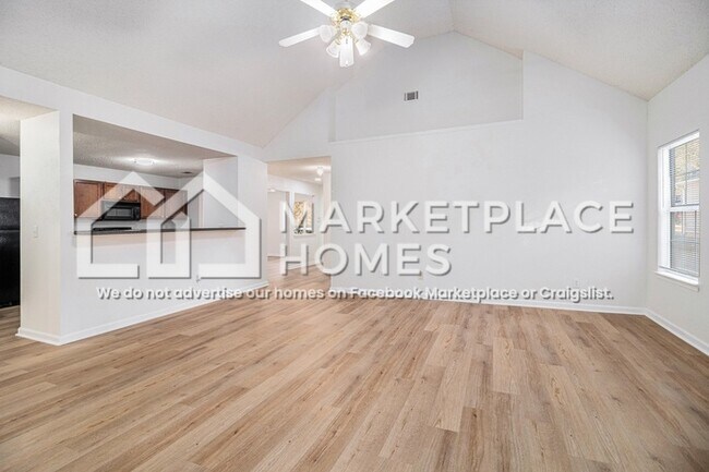 Building Photo - 10143 Deep Creek Dr