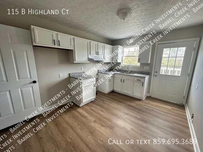 Building Photo - 2-Bed 1-Bath Townhome + Garage