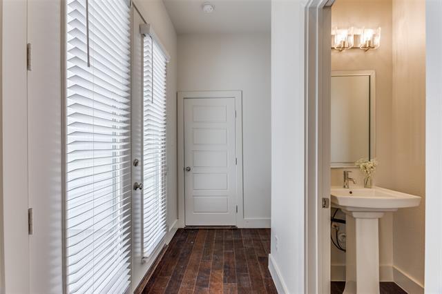 Building Photo - 402 Templeton Dr