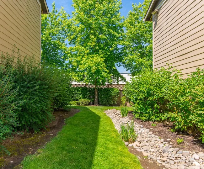 Building Photo - Alexan Park Commons