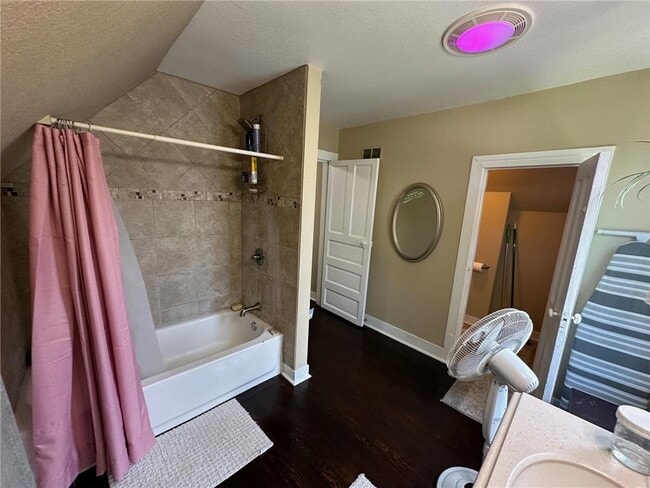 Building Photo - 613 3rd St SW