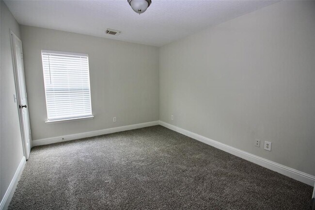 Building Photo - 5503 Medallion Pointe Ct