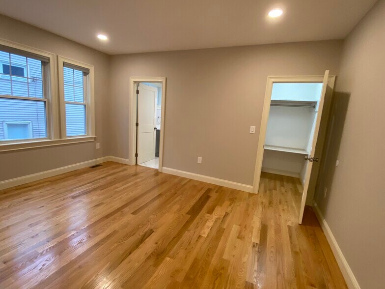 Building Photo - 583 Highland Ave