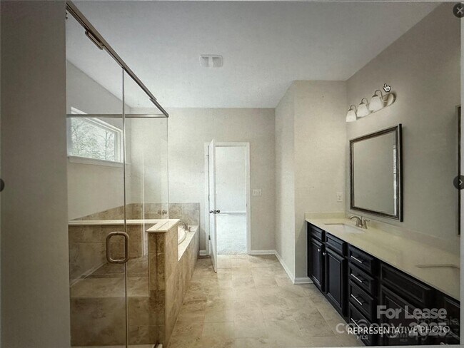 Building Photo - 5021 Kinsbridge Dr