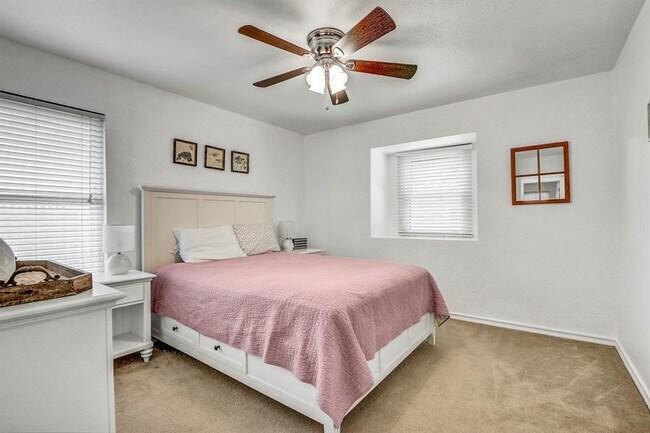 Building Photo - 1715 Foxfire Dr