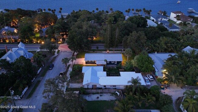 Building Photo - 1712 Pineapple Ave