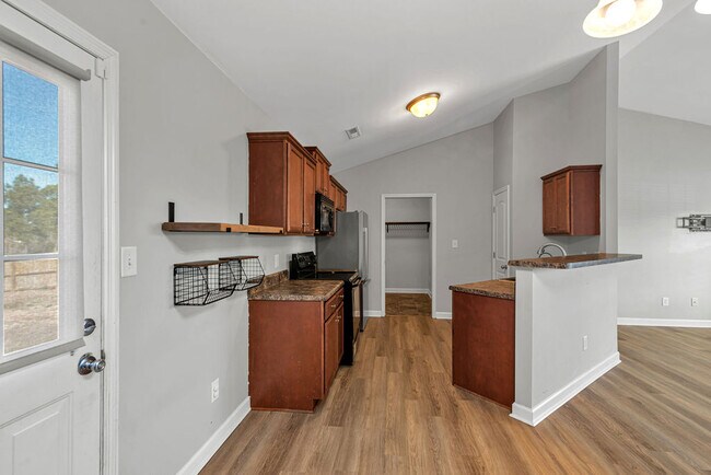 Building Photo - 303 Sinclair Ln