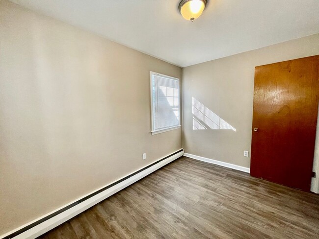 Building Photo - 818 S Park Dr