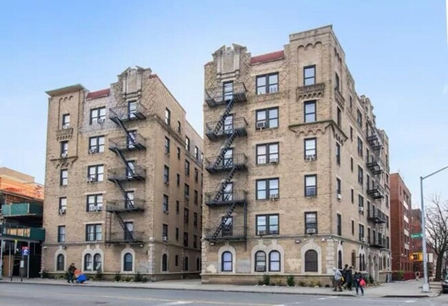 Building Photo - 41-60-60 Bowne St