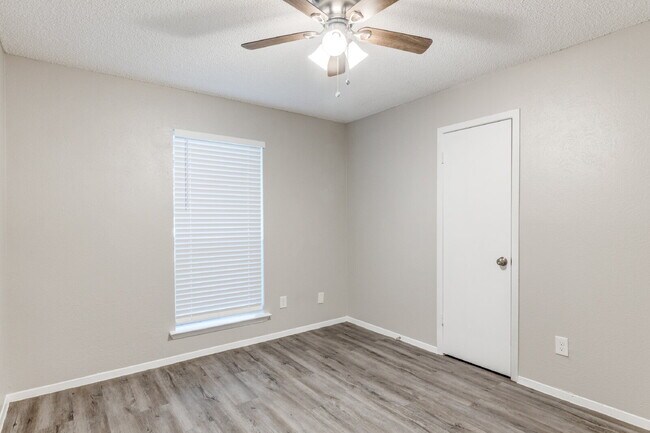 Building Photo - Comfortable & Stylish 3-Bedroom Home in Grand Prairie